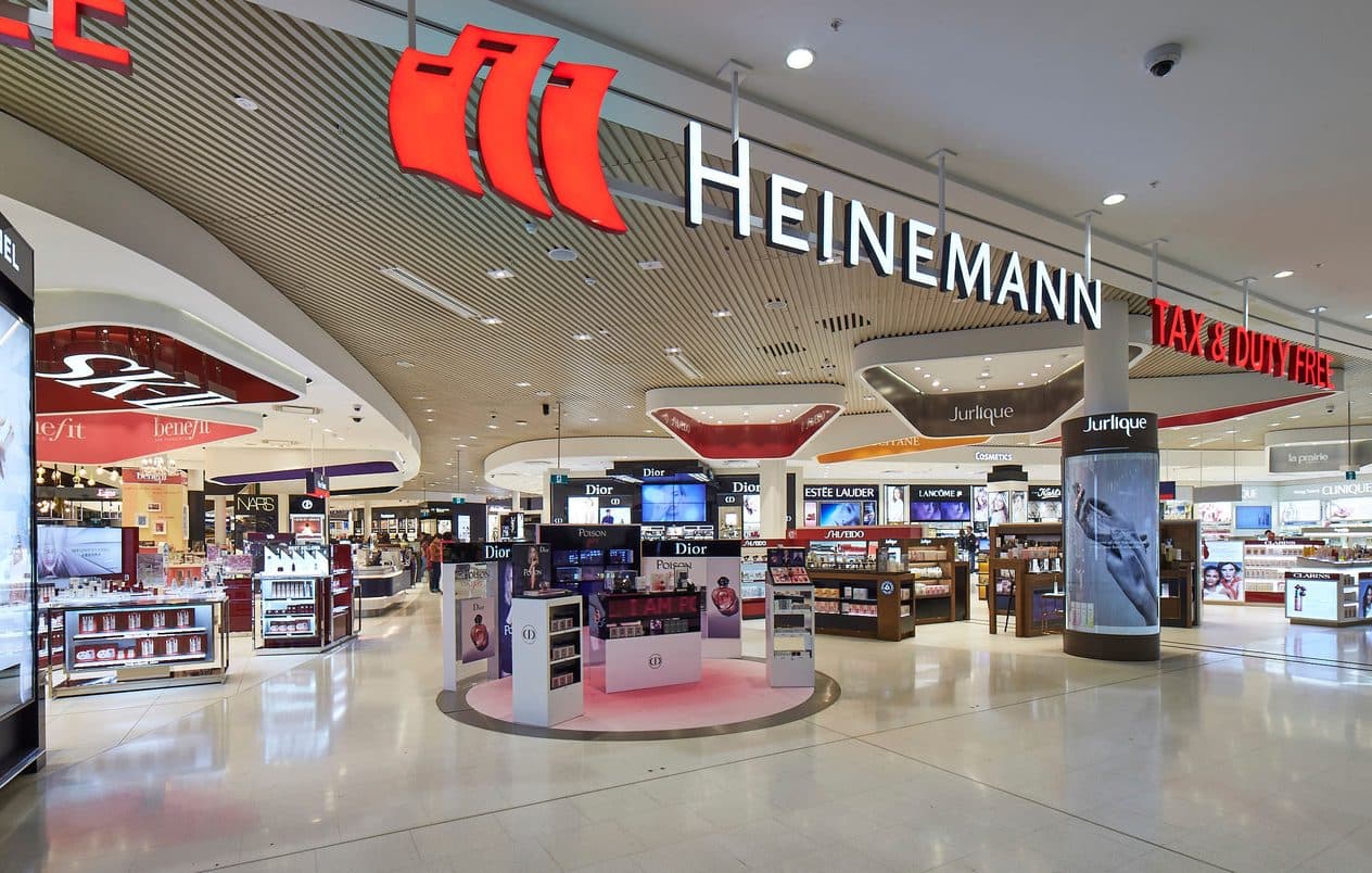 Ein Shop von Heinemann Tax & Duty Free am Flughafen